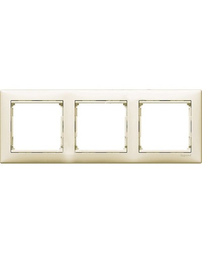 Рамка Valena 3 поста LEGRAND 774353 в Кемерово Аксессуары для кабель-канала Pintop.ru